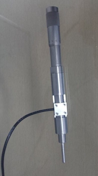 Compact modular piezo actuator with Newport SM13 micrometer