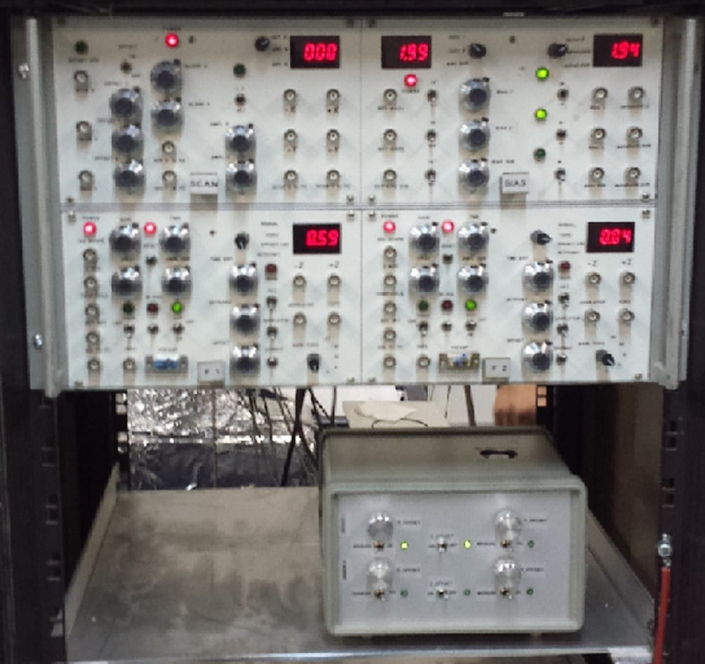 STM analog electronic unit and 4-axis piezo driver rack built for Ben-Gurion University